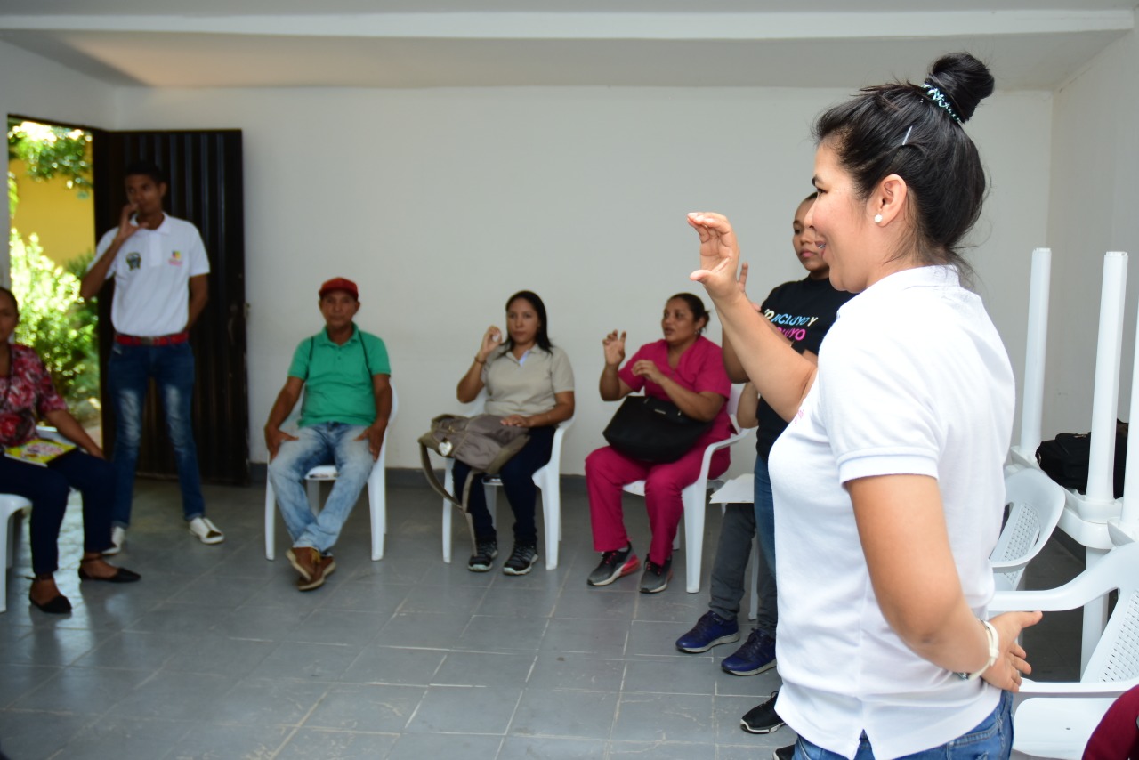 Talleres de acercamiento a lengua de señas colombiana