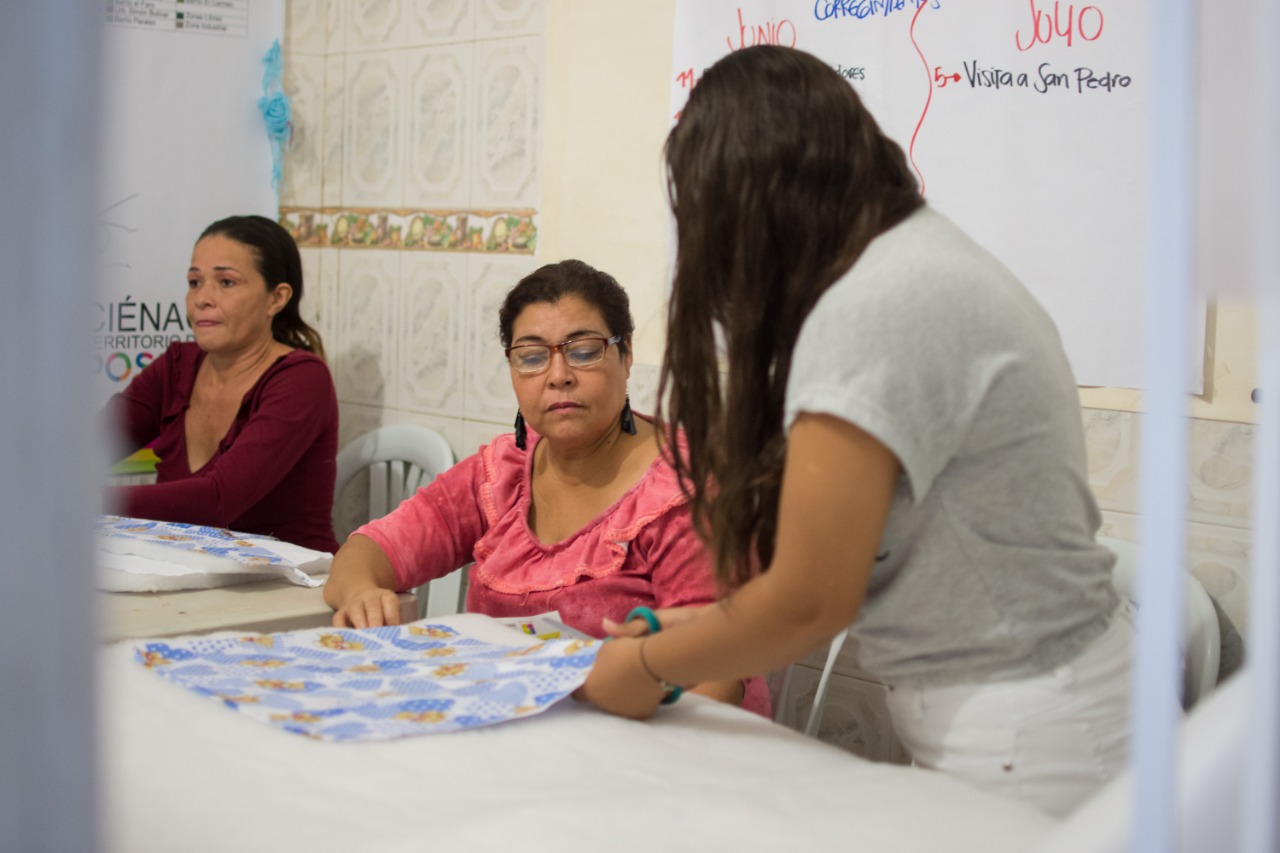 Talleres de formación en lencería y modistería