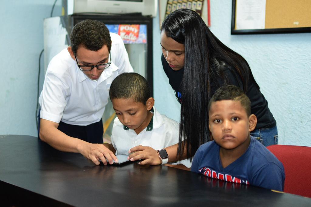 Taller de aprendizaje dirigido a estudiantes con discapacidad auditiva