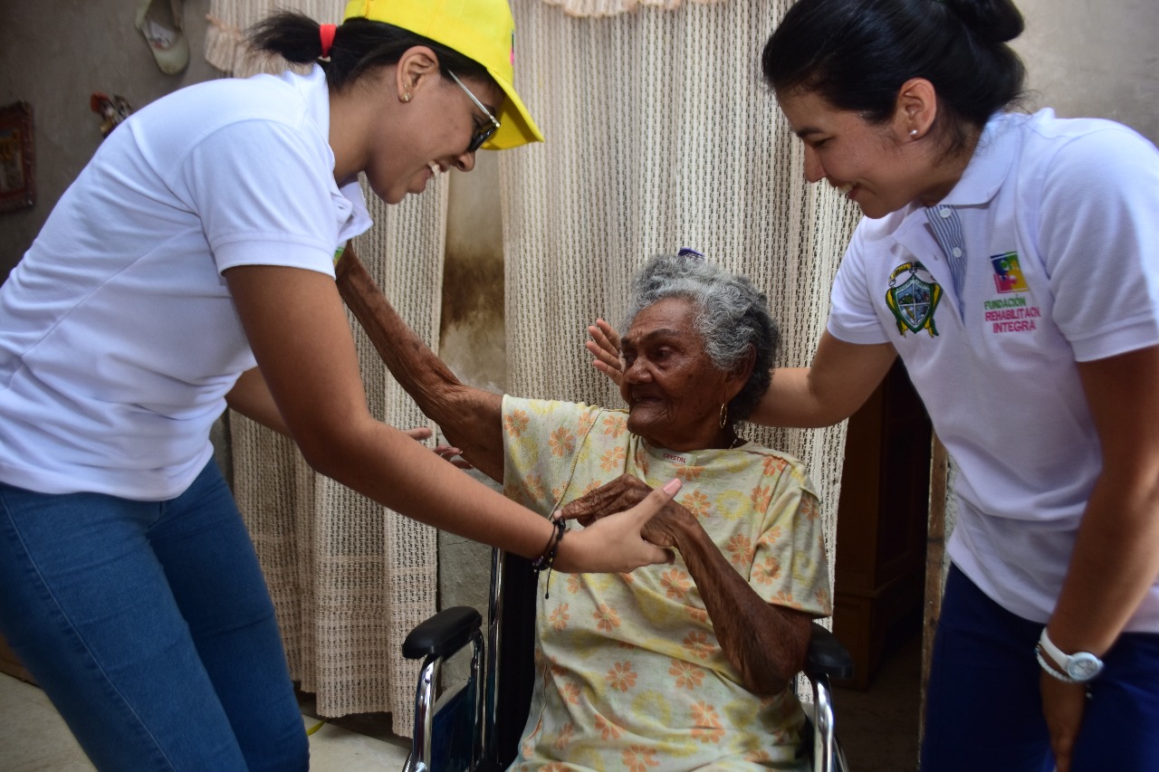 entrega de ayudas técnicas a los adultos mayores con discapacidad física