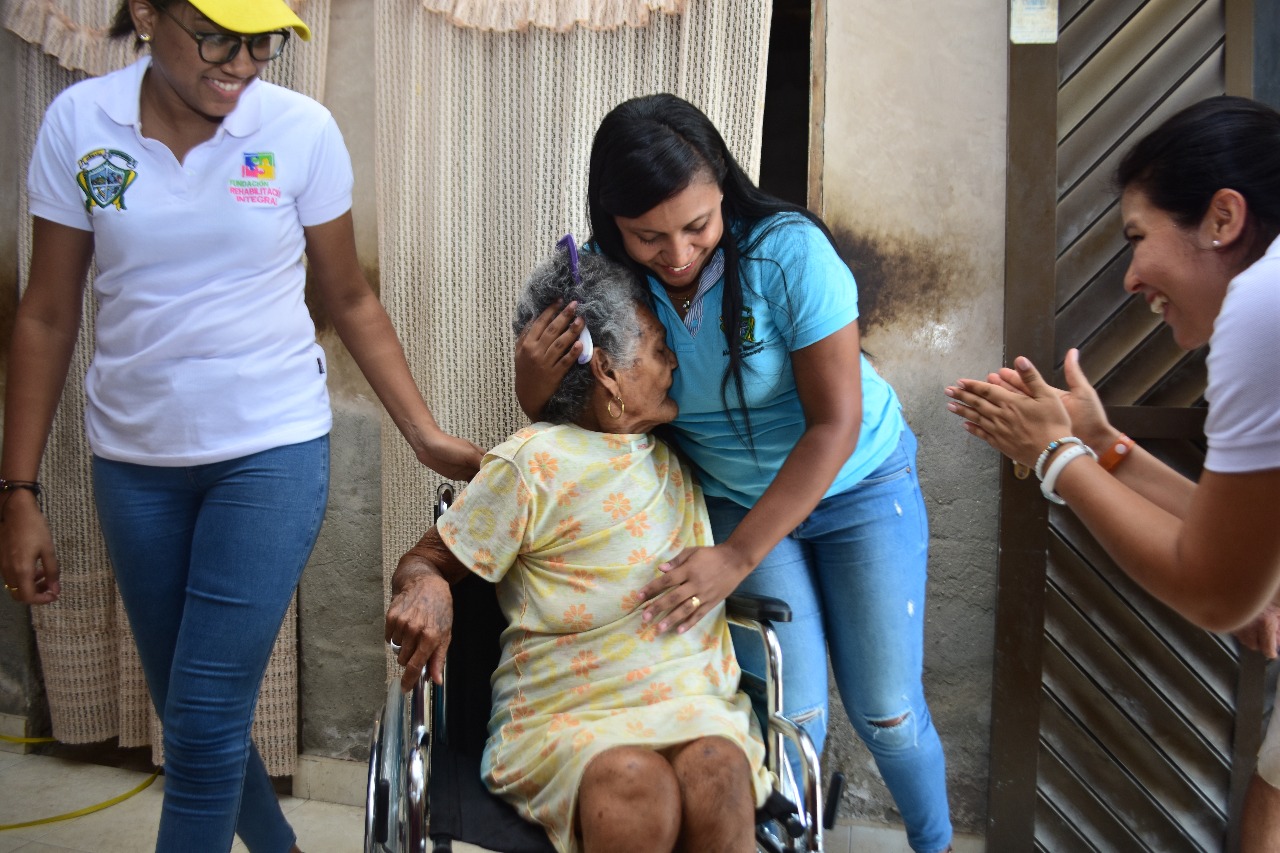 entrega de ayudas técnicas a los adultos mayores con discapacidad física