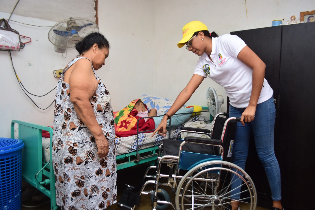 entrega de ayudas técnicas a los adultos mayores con discapacidad física