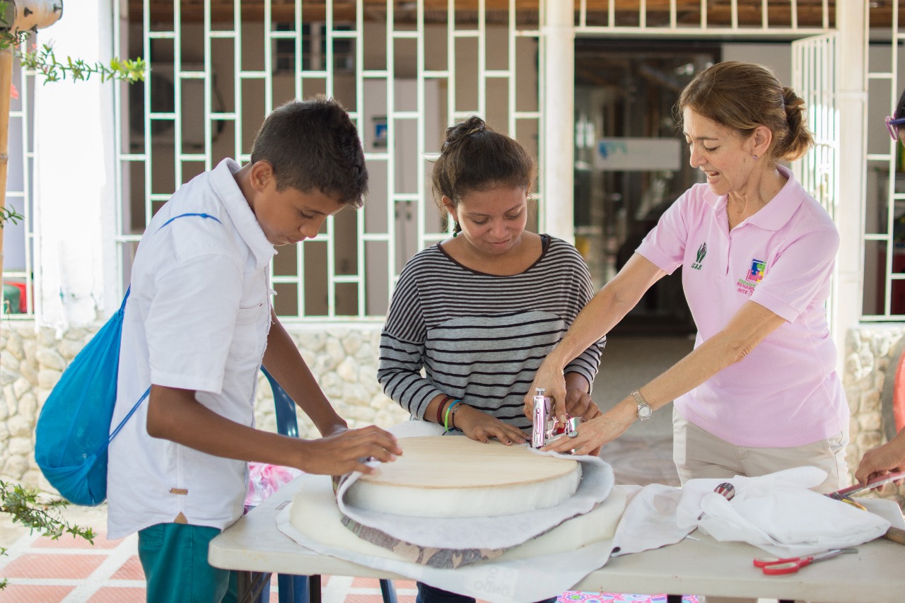 Taller de manualidades con materiales recuperados y reciclados
