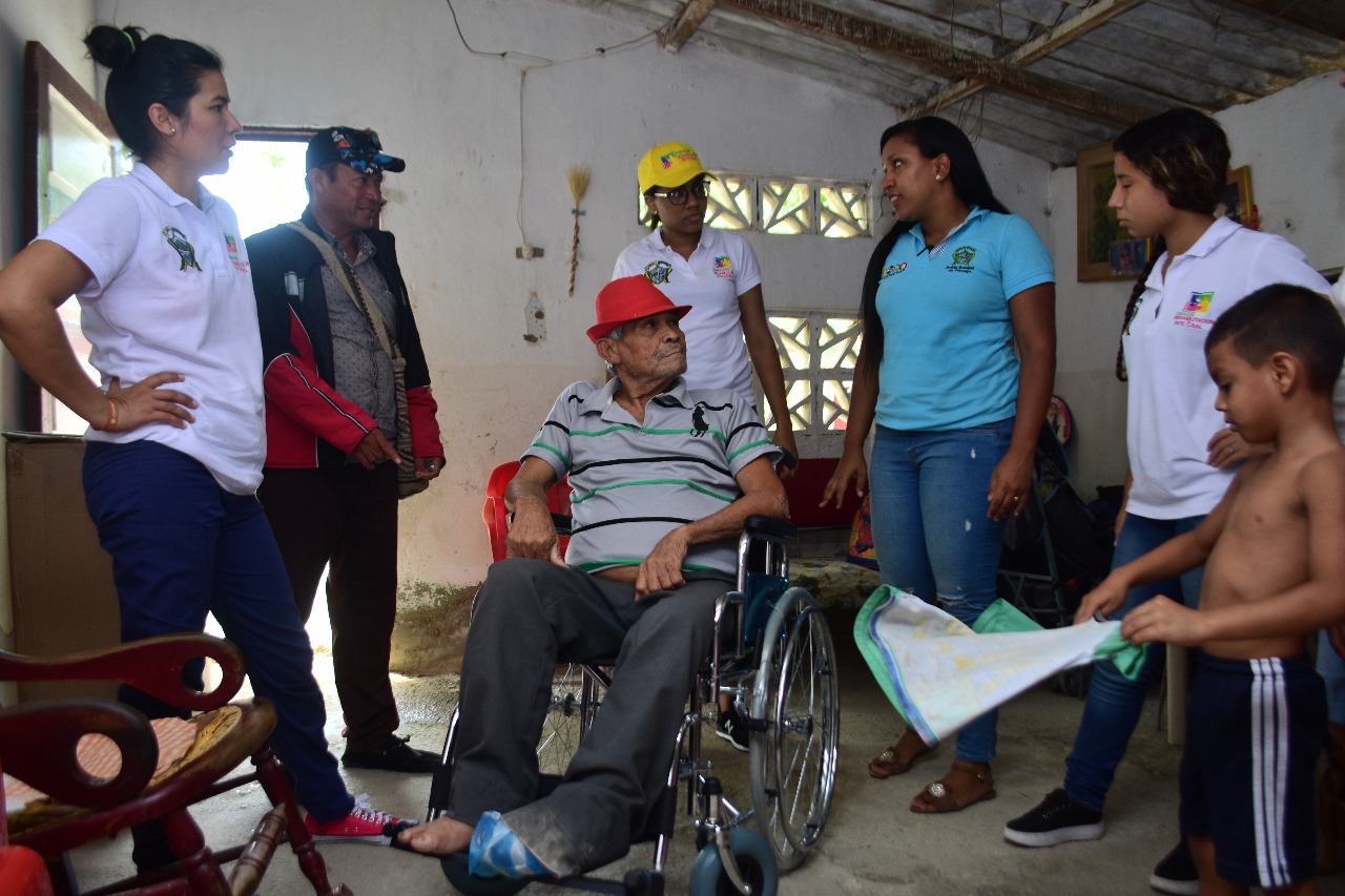 entrega de ayudas técnicas a los adultos mayores con discapacidad física