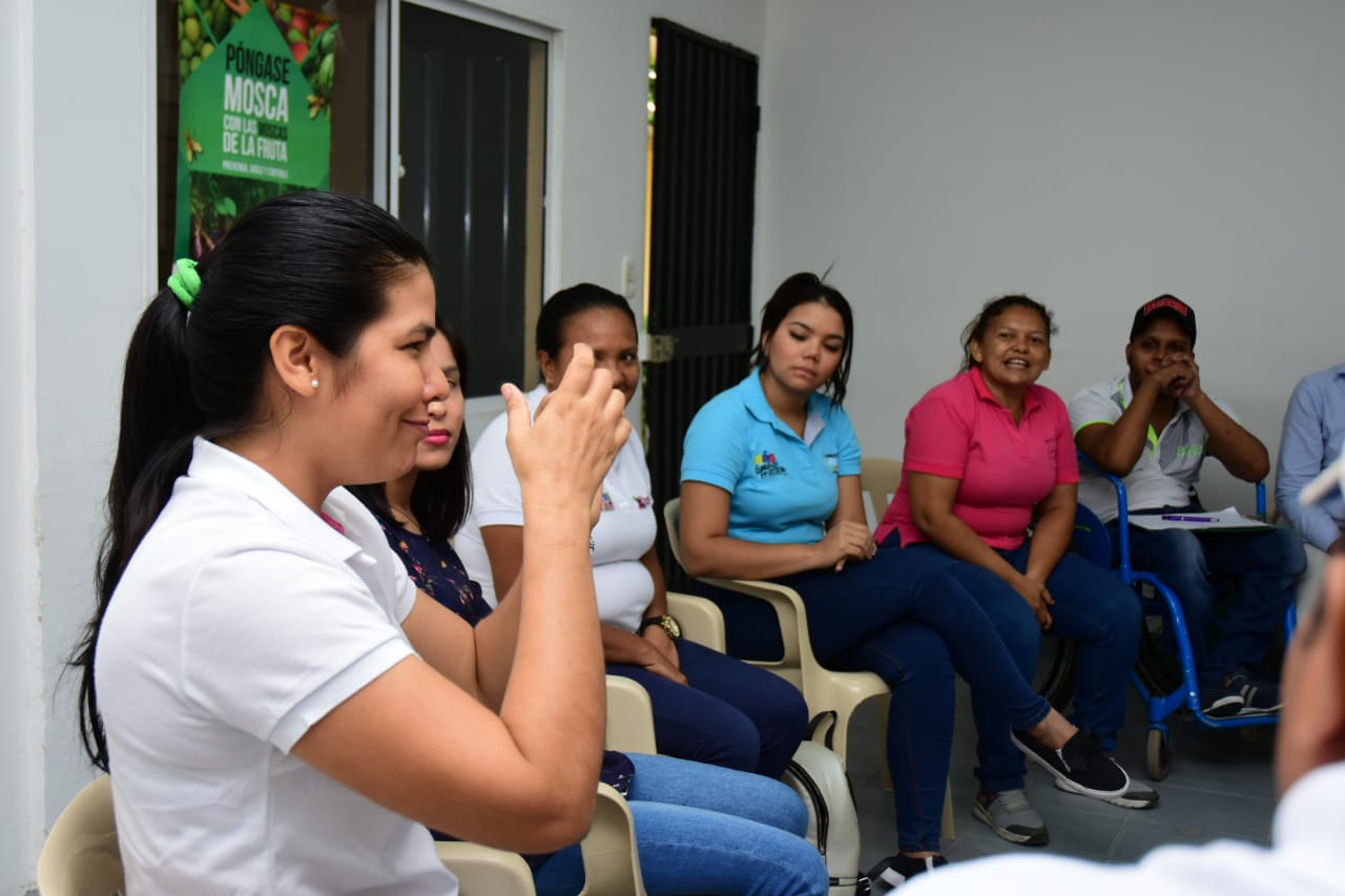 Talleres de acercamiento en lengua de señas colombiana para servidores públicos