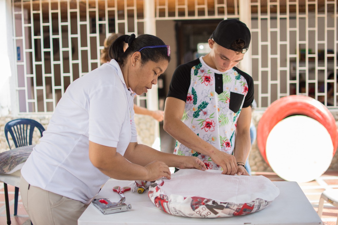Taller de manualidades con materiales recuperados y reciclados