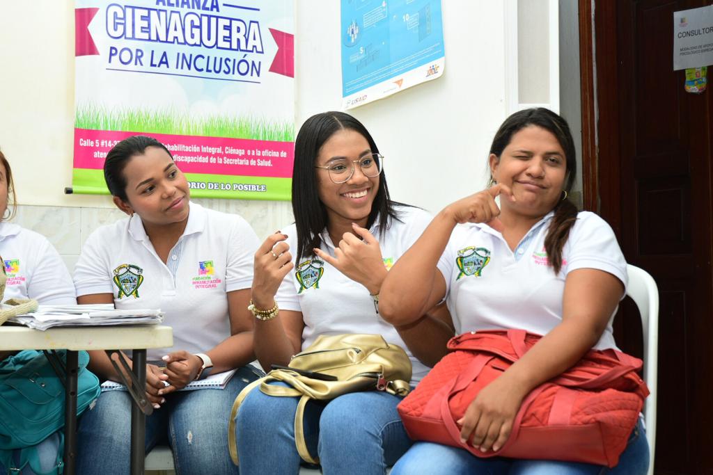 Talleres de acercamiento en lengua de señas colombiana