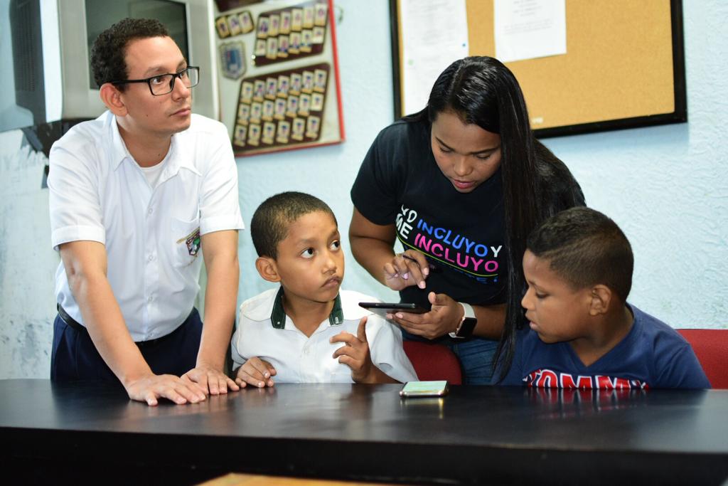 Taller de aprendizaje dirigido a estudiantes con discapacidad auditiva