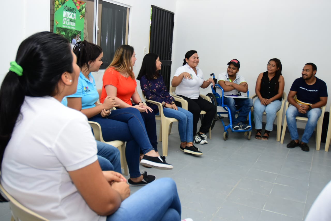 Talleres de acercamiento en lengua de señas colombiana para servidores públicos