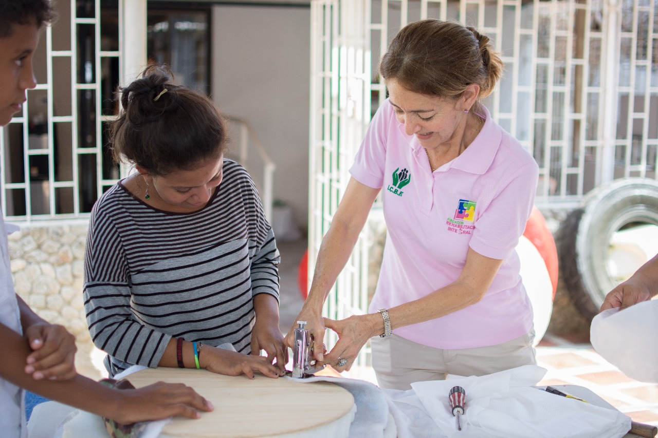 Taller de manualidades con materiales recuperados y reciclados