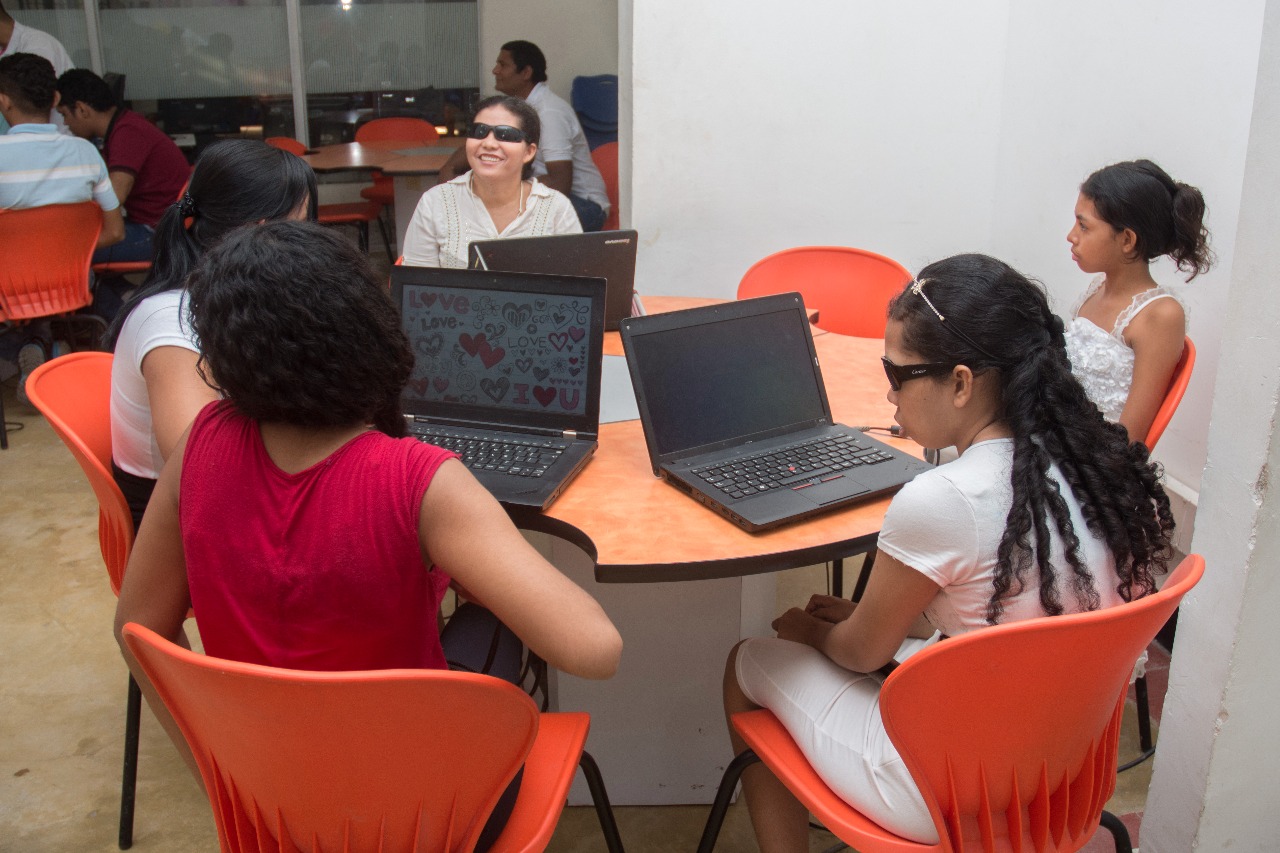 Talleres de formación en sistemas e informática para las personas con discapacidad visual