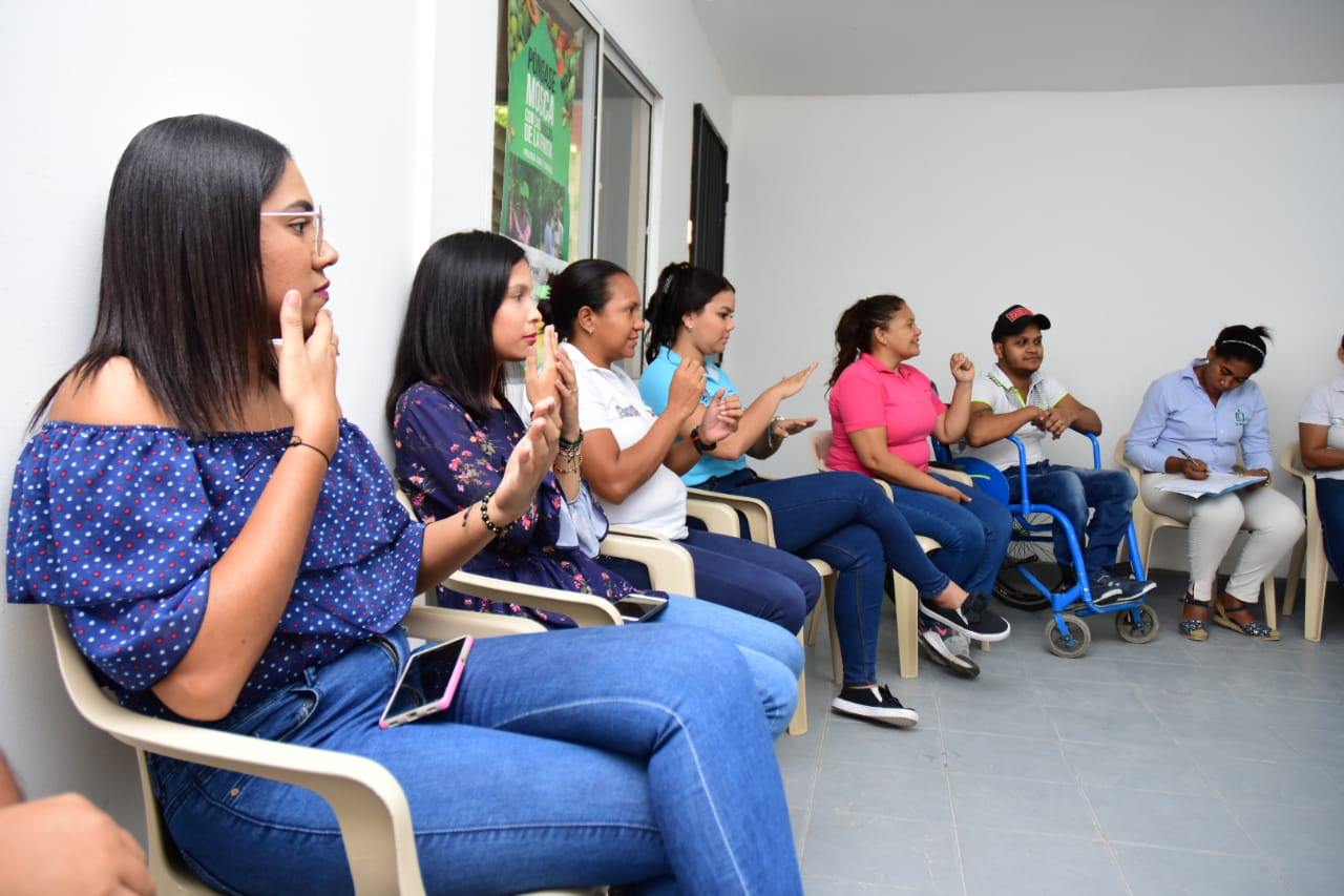 Talleres de acercamiento en lengua de señas colombiana para servidores públicos