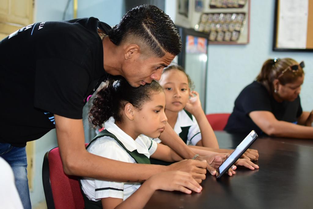 Taller de aprendizaje dirigido a estudiantes con discapacidad auditiva