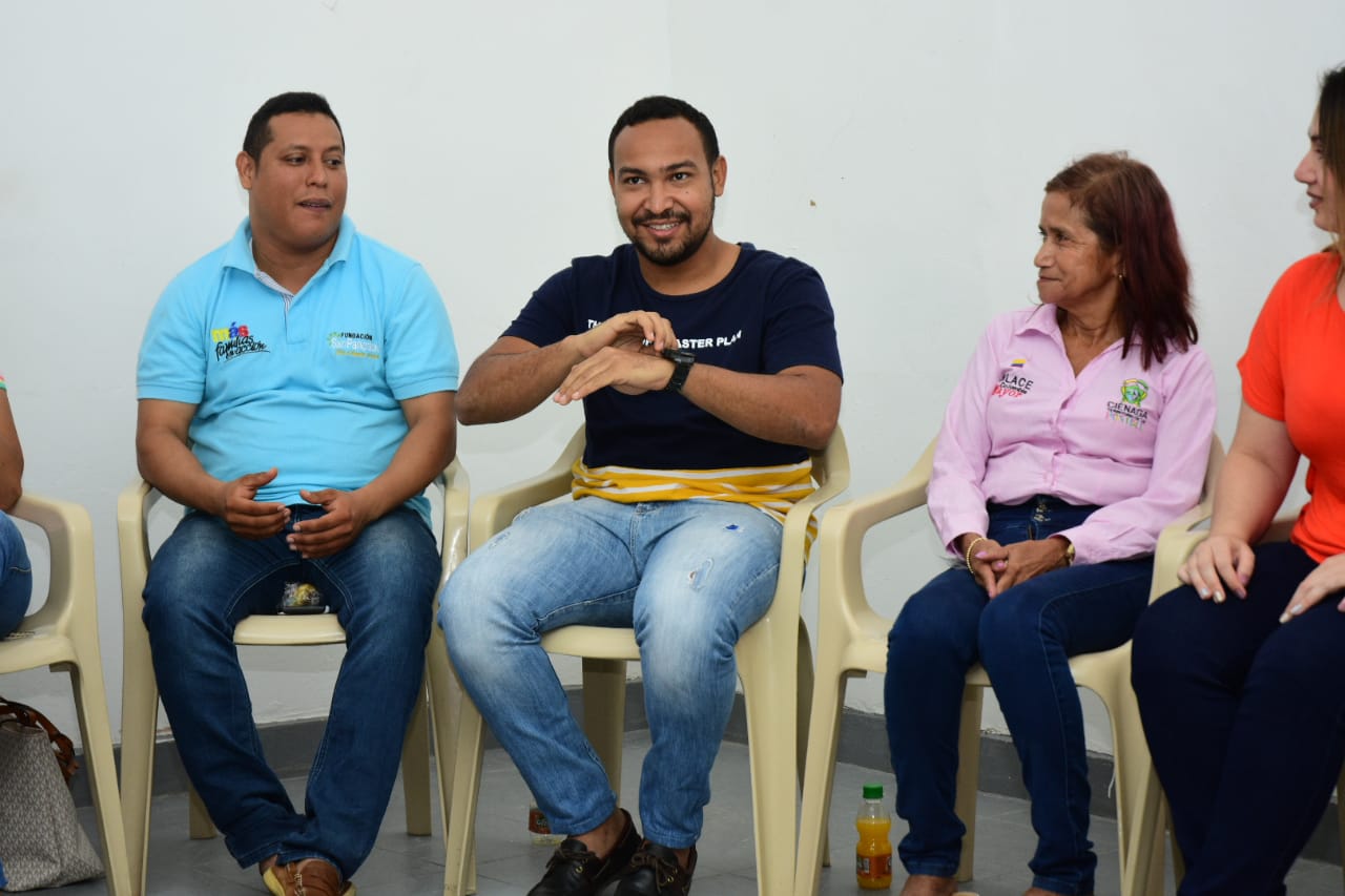 Talleres de acercamiento en lengua de señas colombiana para servidores públicos