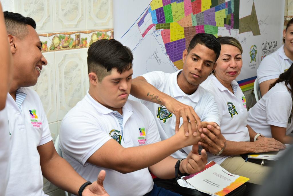 Talleres de acercamiento en lengua de señas colombiana