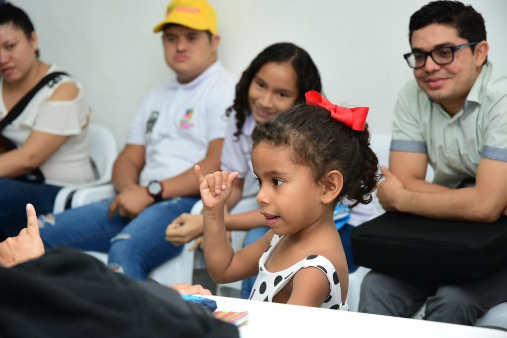 Taller de acercamiento a lengua de señas colombiana