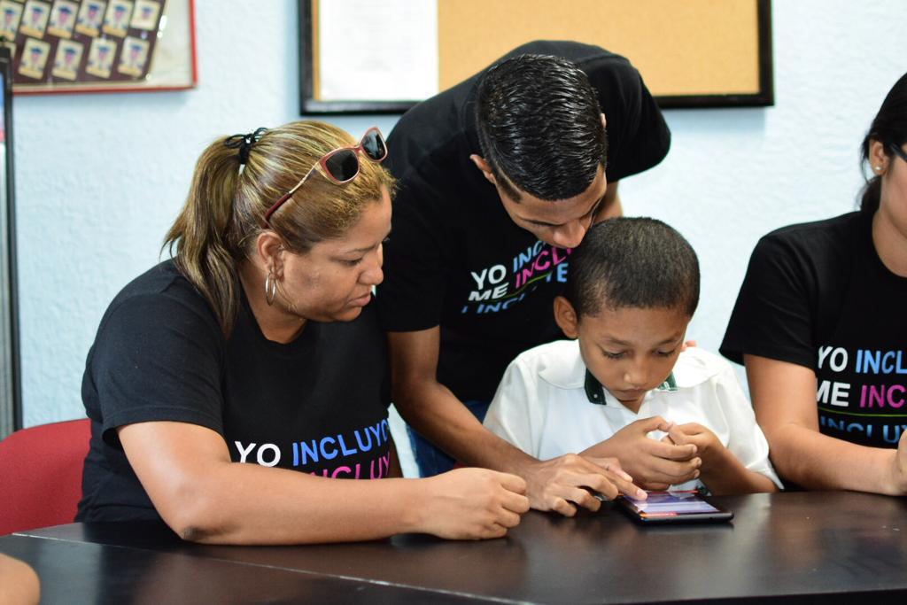 Taller de aprendizaje dirigido a estudiantes con discapacidad auditiva