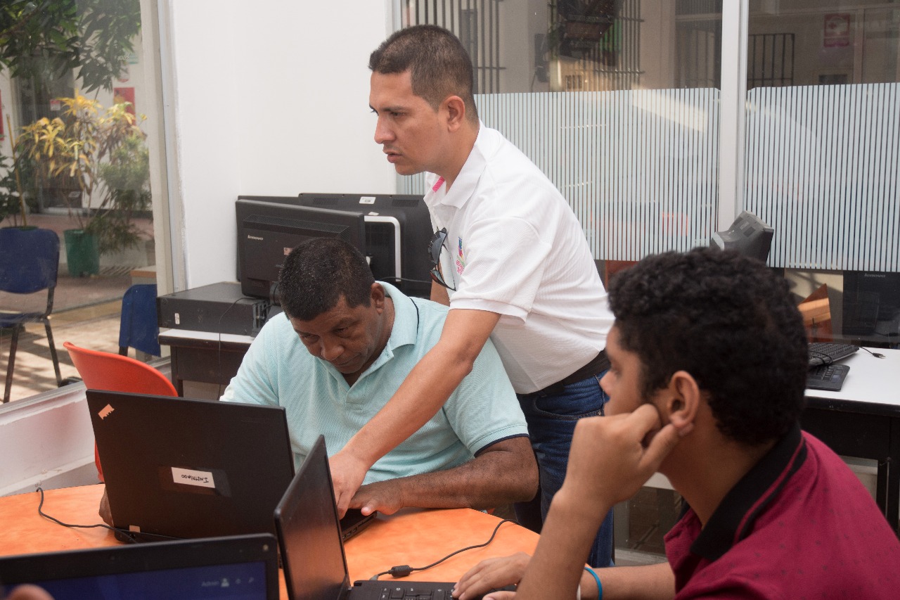 Talleres de formación en sistemas e informática para las personas con discapacidad visual