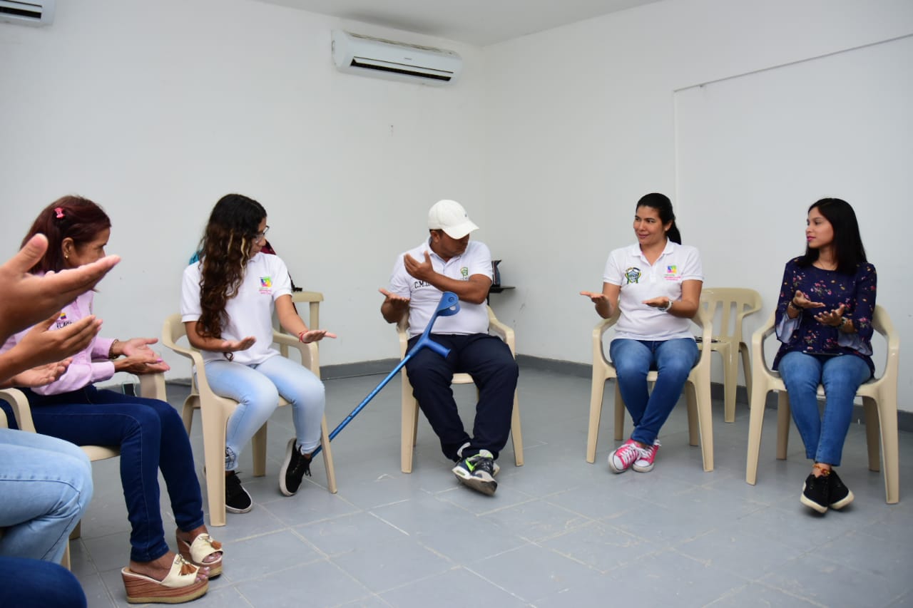 Talleres de acercamiento en lengua de señas colombiana para servidores públicos