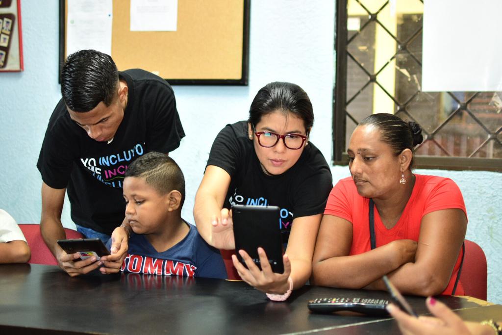 Taller de aprendizaje dirigido a estudiantes con discapacidad auditiva