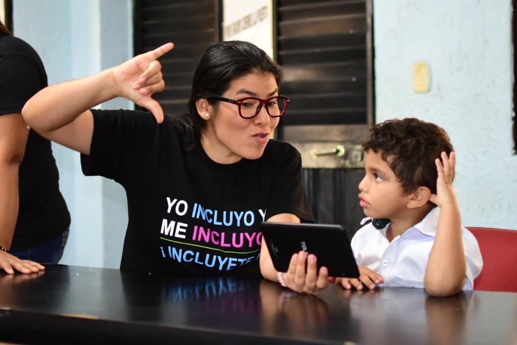 Taller de aprendizaje dirigido a estudiantes con discapacidad auditiva