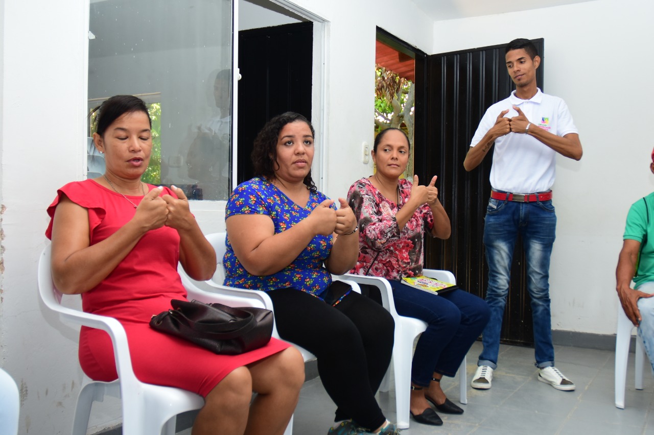 Talleres de acercamiento a lengua de señas colombiana