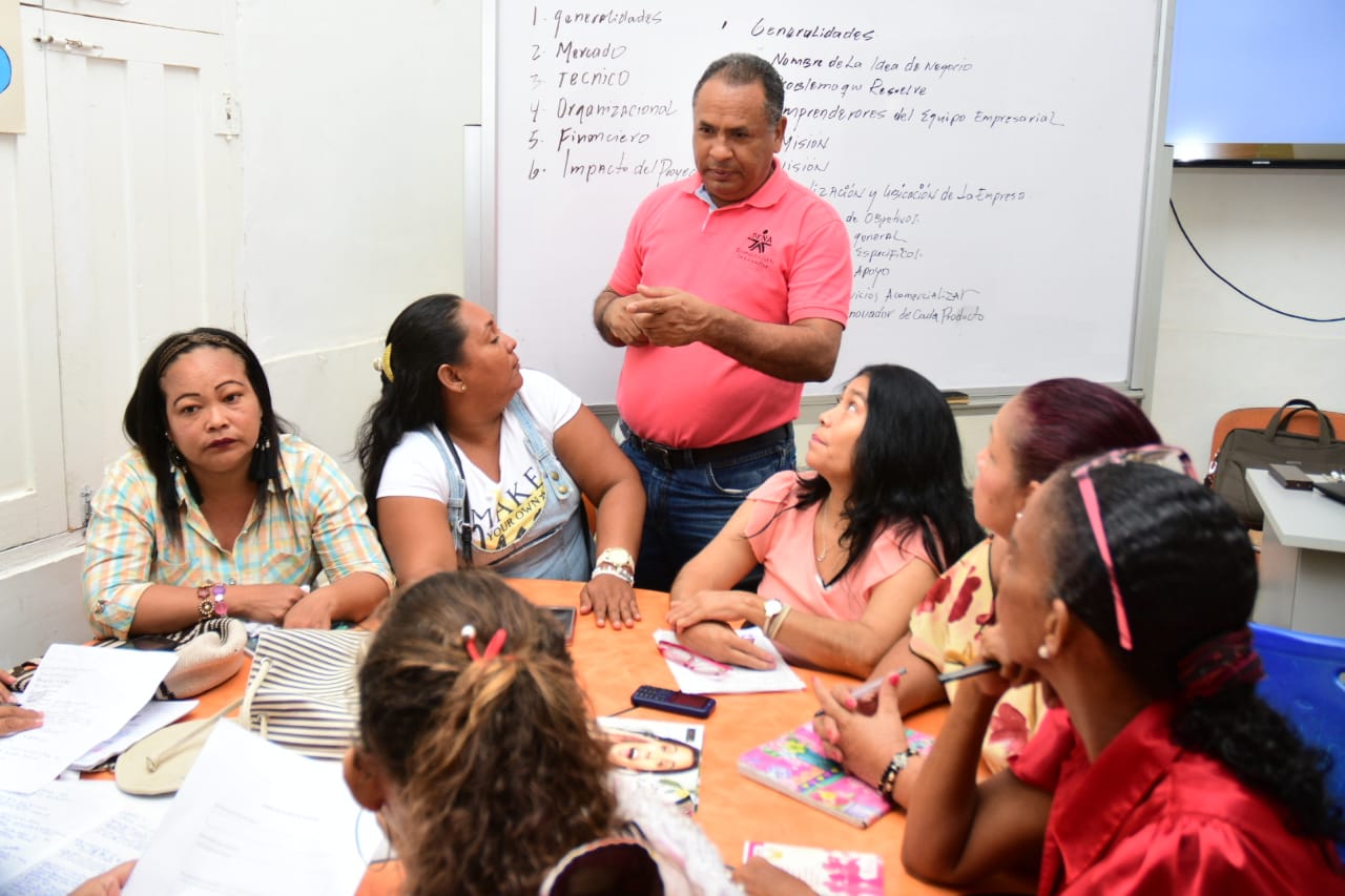 Capacitaciones de emprendimiento y generación de ingresos para población con discapacidad