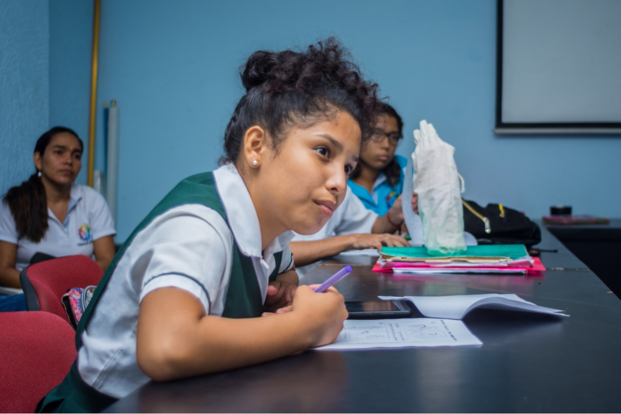 Talleres de alfabetización digital para estudiantes con discapacidad auditiva