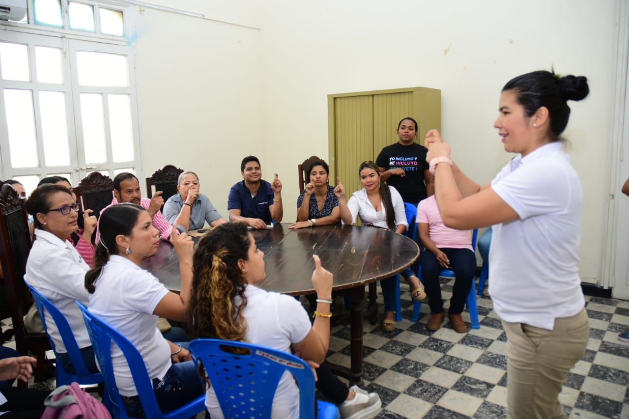 talleres de acercamiento en lengua de señas colombiana