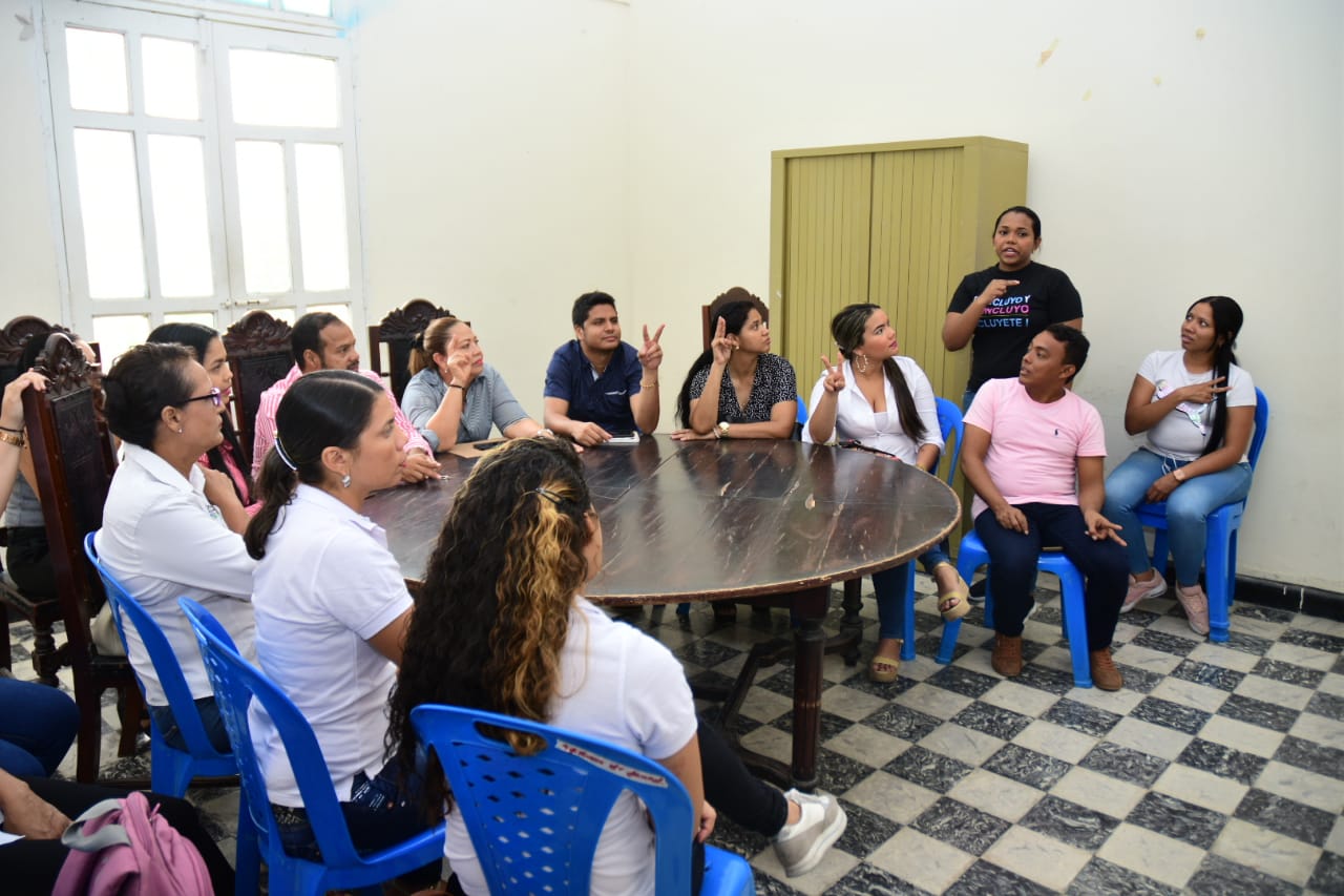 talleres de acercamiento en lengua de señas colombiana
