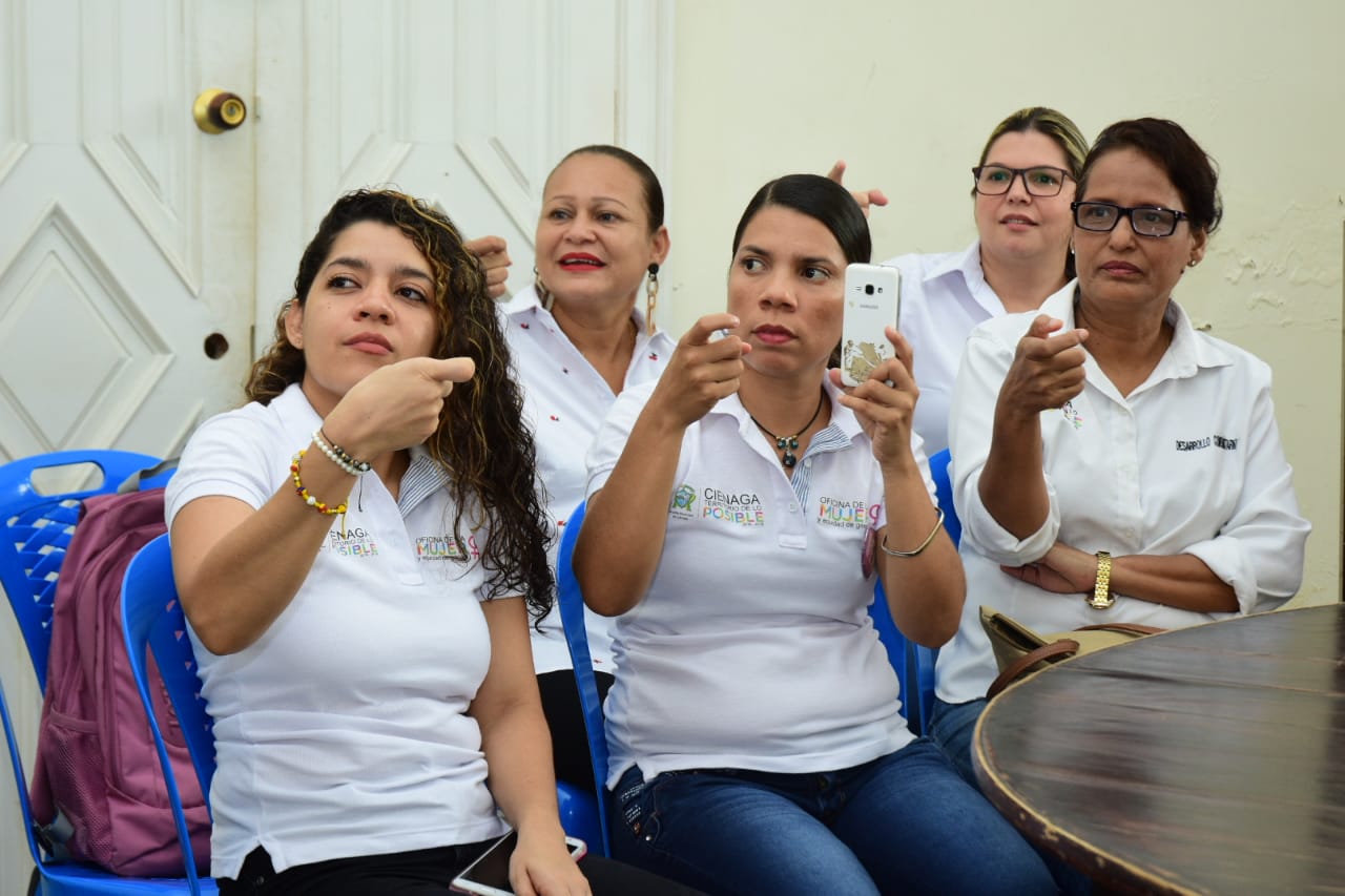 talleres de acercamiento en lengua de señas colombiana