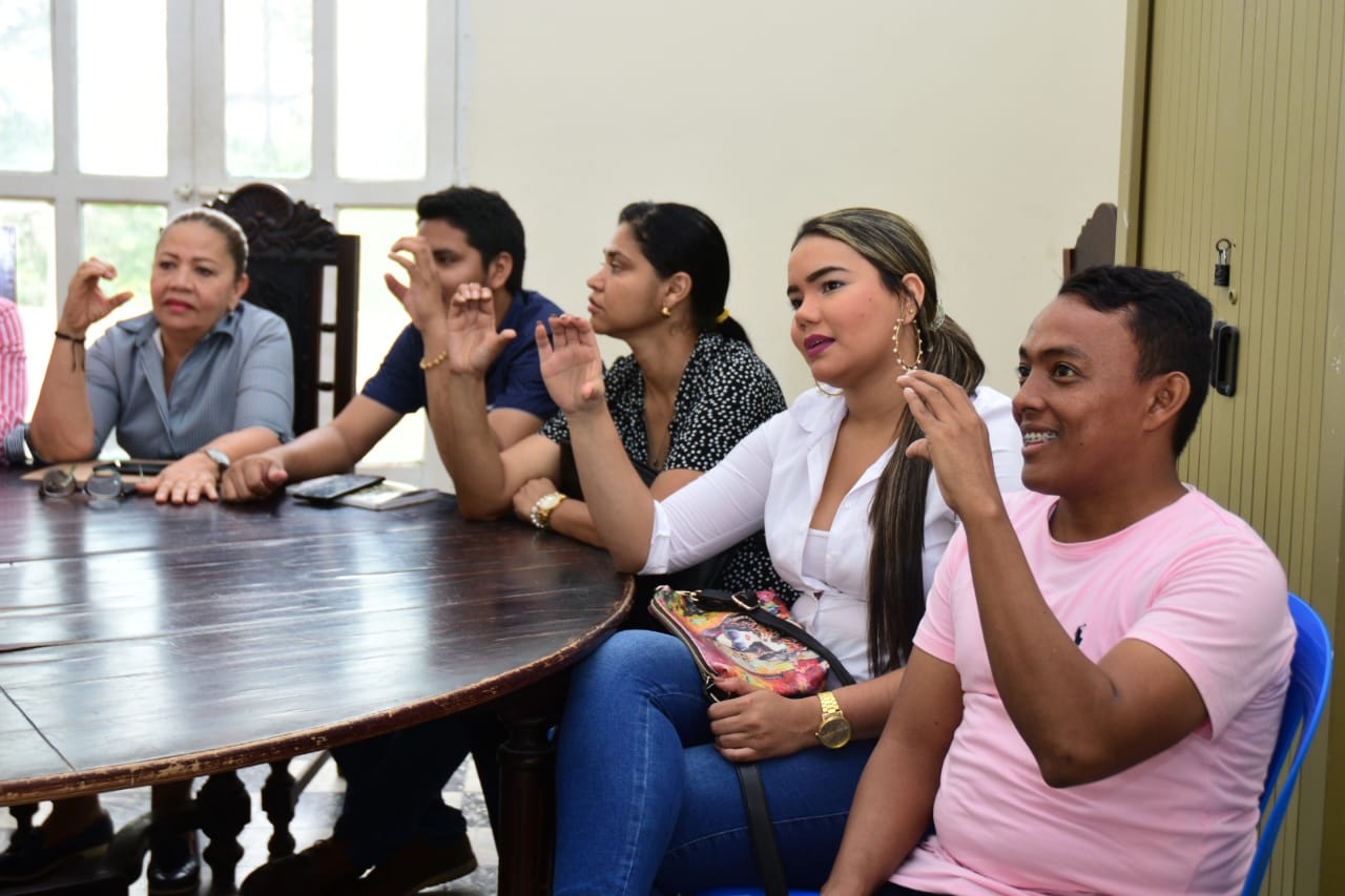 talleres de acercamiento en lengua de señas colombiana