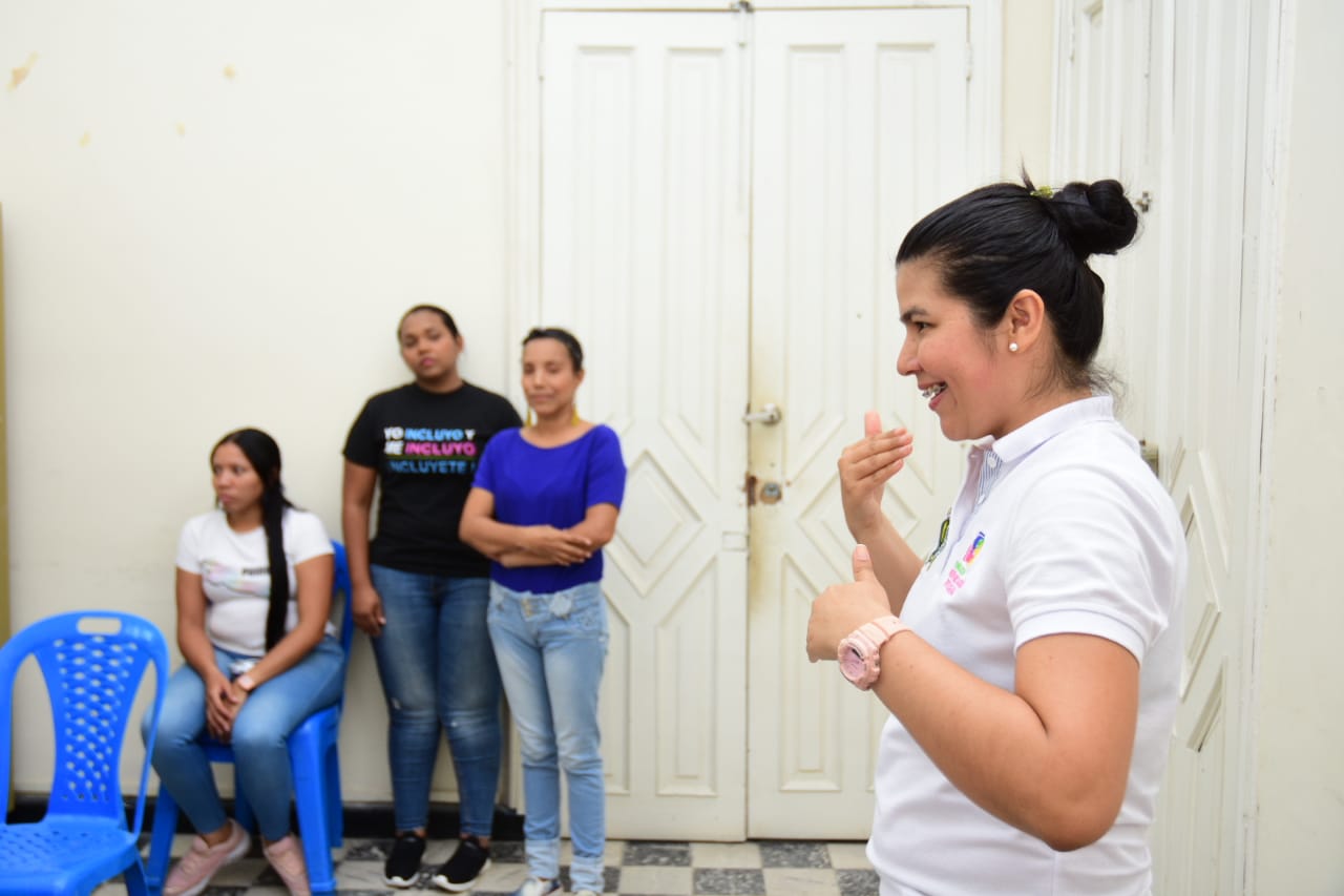 talleres de acercamiento en lengua de señas colombiana